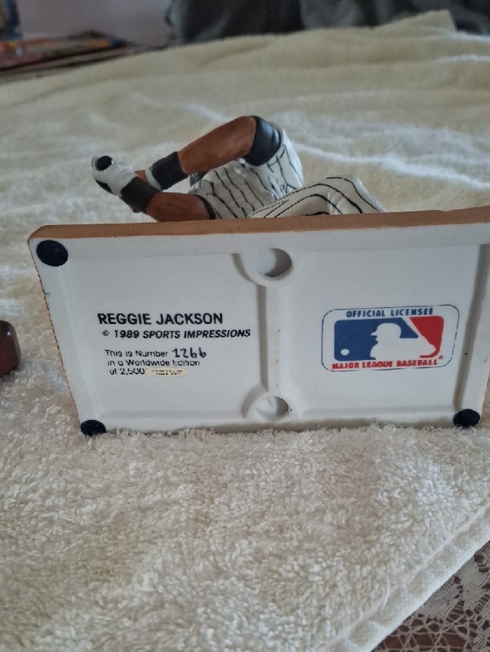 Reggie Jackson Porcelain Figurine - Picture 2 of 6